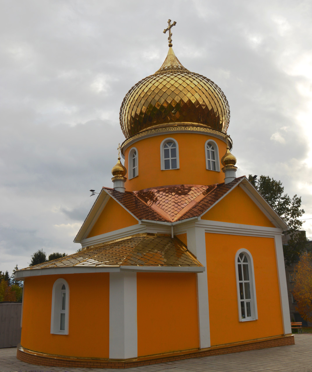 Храм луки. Храм святителя Луки Крымского. Храм - Луки Крымского. Купянск. Церковь Святого Луки в Крыму. Храм святителя Луки, архиепископа Крымского.